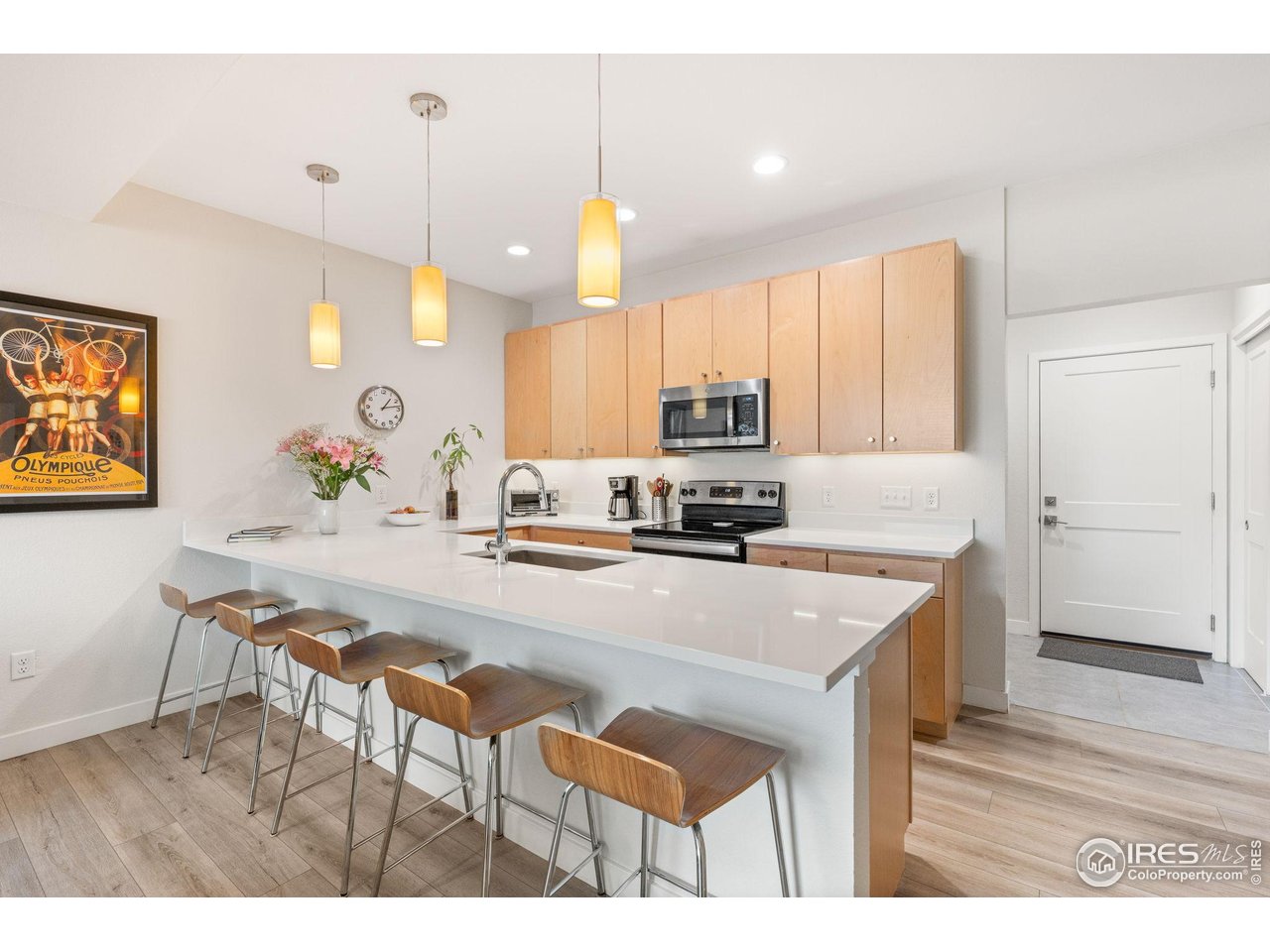 400 West Baseline Road, Unit B Lafayette, CO 80026 - Photo 3 of 36 Modern, sleek, and functional kitchen with electric appliances