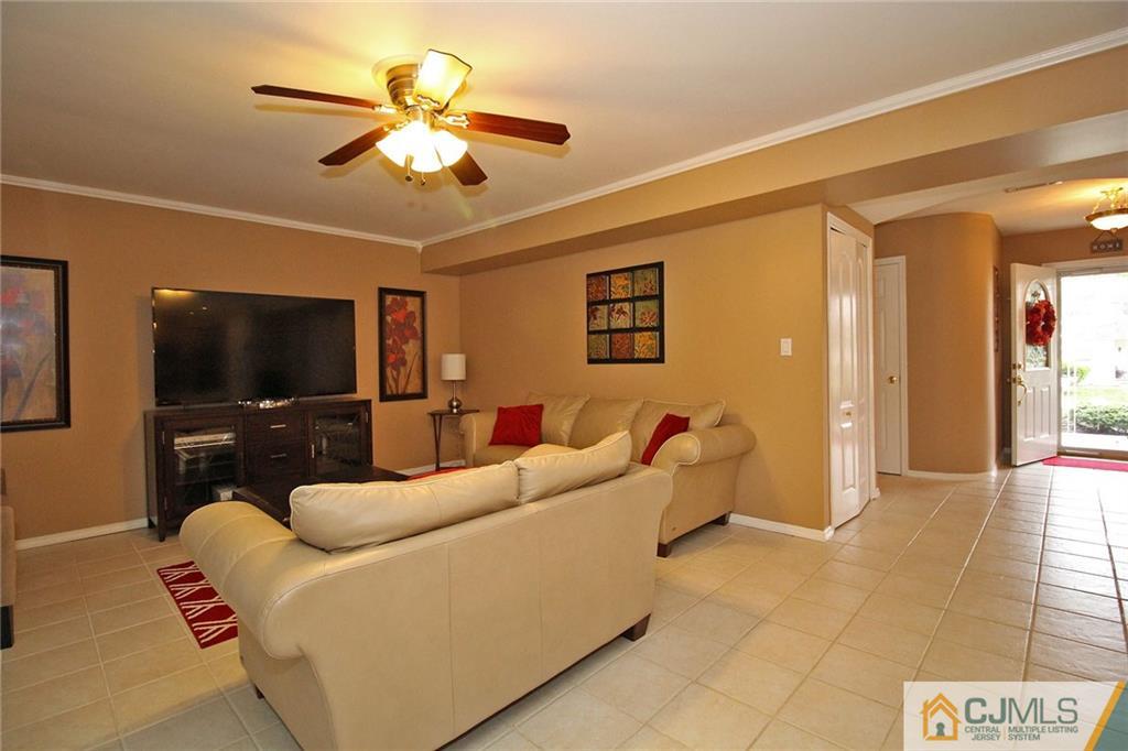 3 Sherwood Road Edison, NJ 08820 - Photo 11 of 24 Gallery Image 11