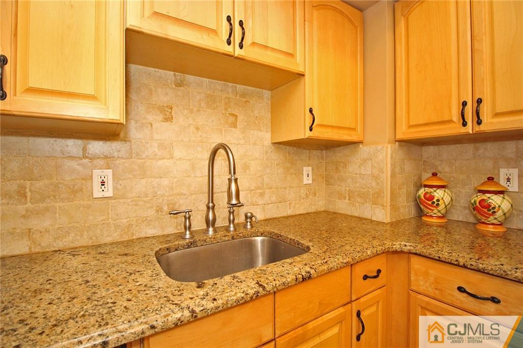 3 Sherwood Road Edison, NJ 08820 - Photo 3 of 24 Gallery Image 3