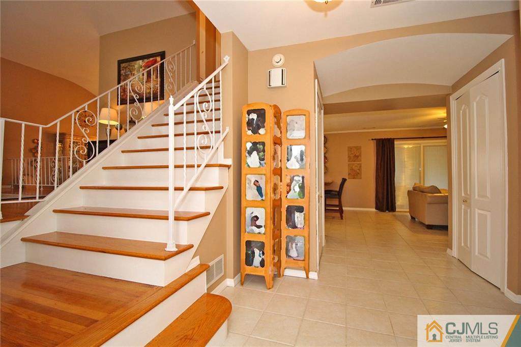 3 Sherwood Road Edison, NJ 08820 - Photo 4 of 24 Gallery Image 4