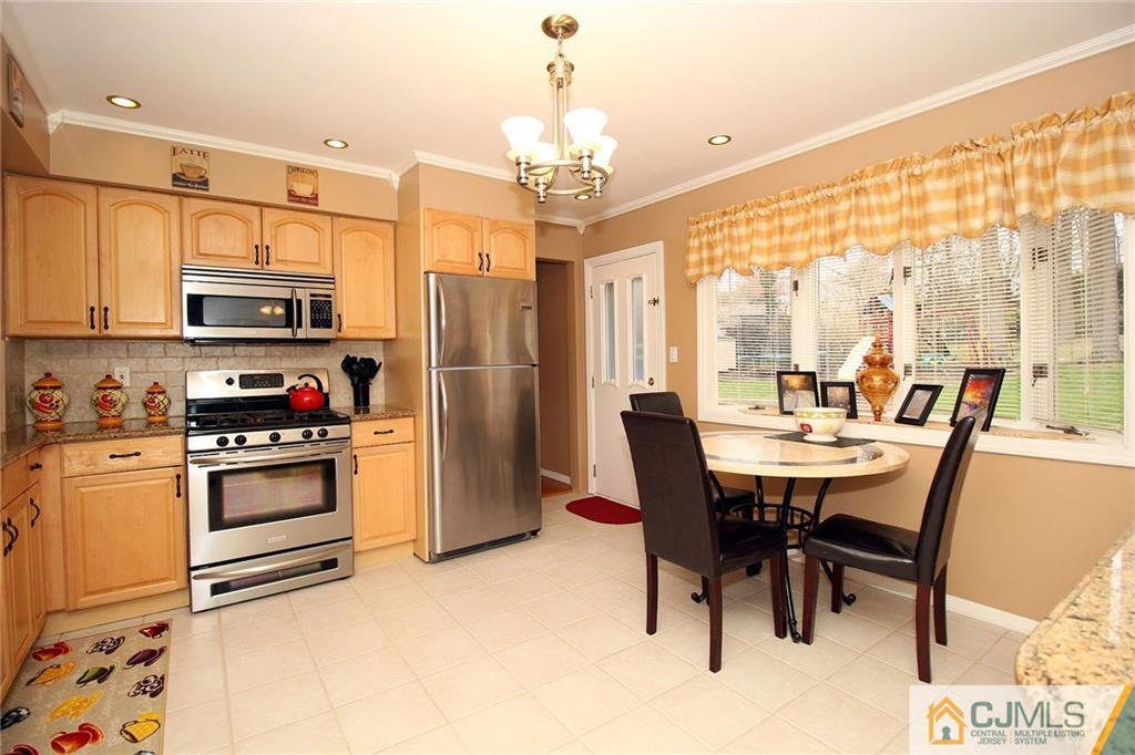 3 Sherwood Road Edison, NJ 08820 - Photo 8 of 24 Gallery Image 8