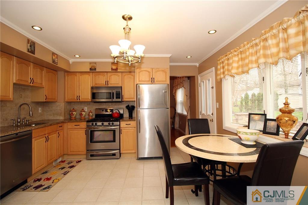 3 Sherwood Road Edison, NJ 08820 - Photo 9 of 24 Gallery Image 9