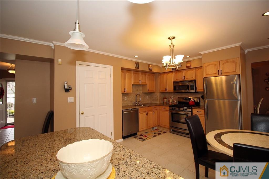 3 Sherwood Road Edison, NJ 08820 - Photo 10 of 24 Gallery Image 10
