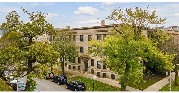 $1,895 | 917 West Waveland Avenue, Unit 2C, Chicago, IL 60613