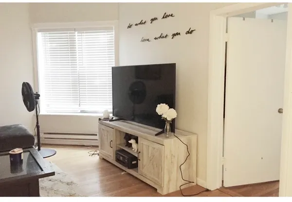 $1,895 | 917 West Waveland Avenue, Unit 2C, Chicago, IL 60613