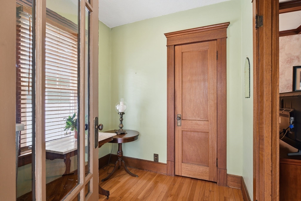 54 Thorndyke Street Springfield, MA 01118 - Photo 7 of 35