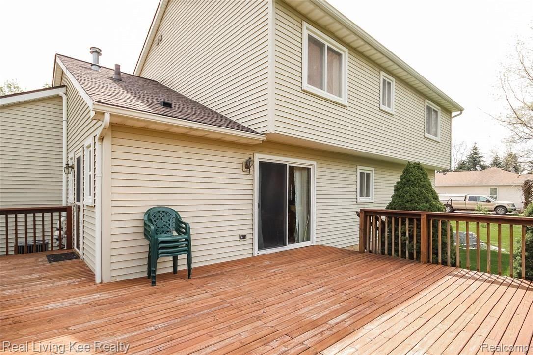 11764 Hall Road Whitmore Lake, MI 48189 - Photo 34 of 43 037-Deck-5712320-medium.jpg