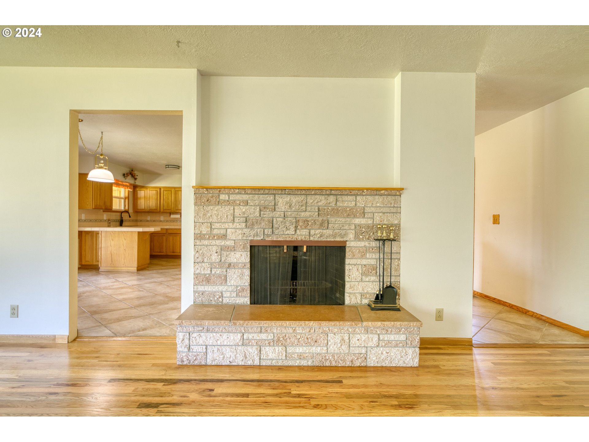 52444 Southwest Keys Road Scappoose, OR 97056 - Photo 8 of 47 Fireplace