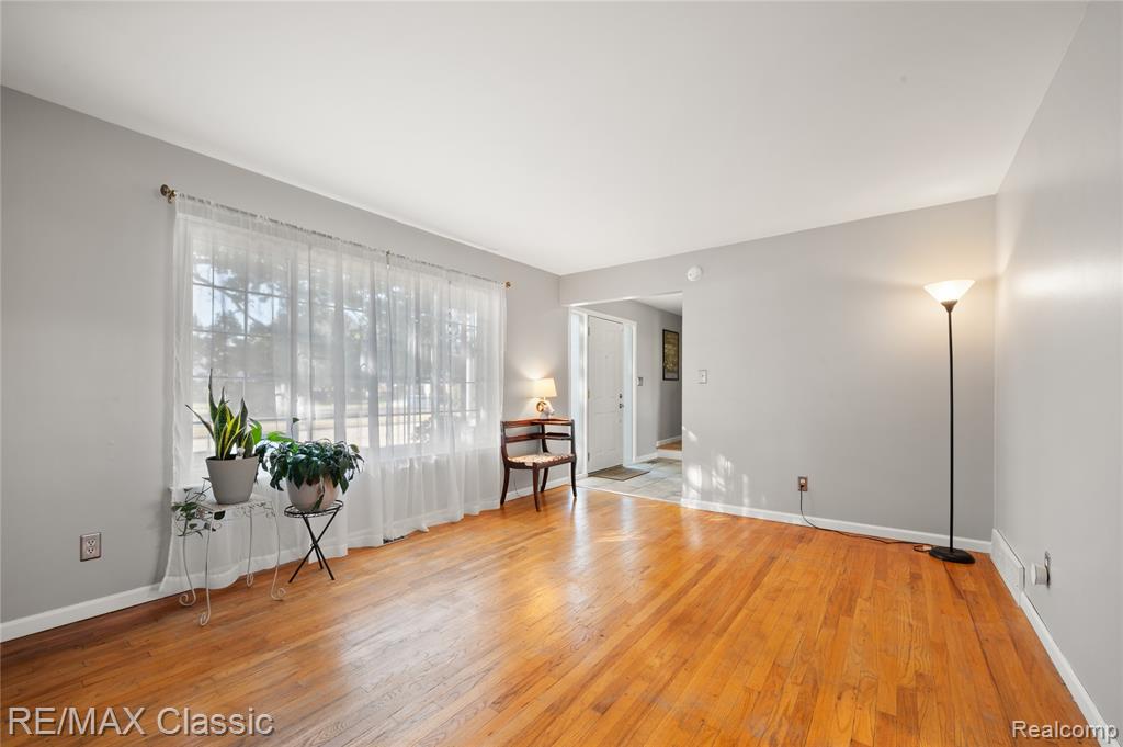 38540 Five Mile Road Livonia, MI 48154 - Photo 4 of 31 Gallery Image 4