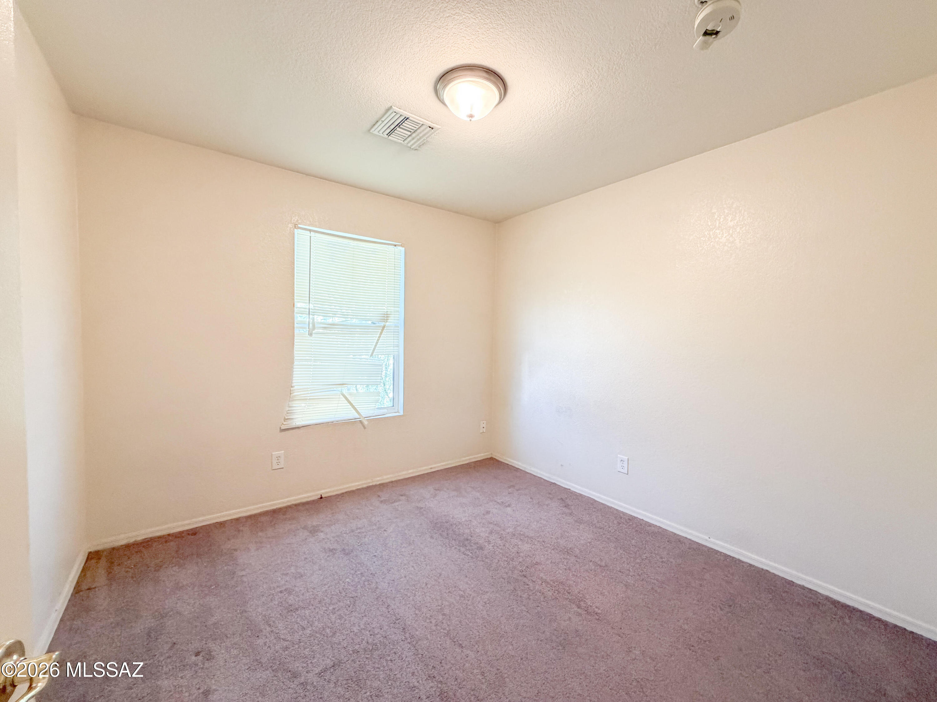 5779 South Manta Ray Road Tucson, AZ 85706 - Photo 18 of 30 an empty room with a window