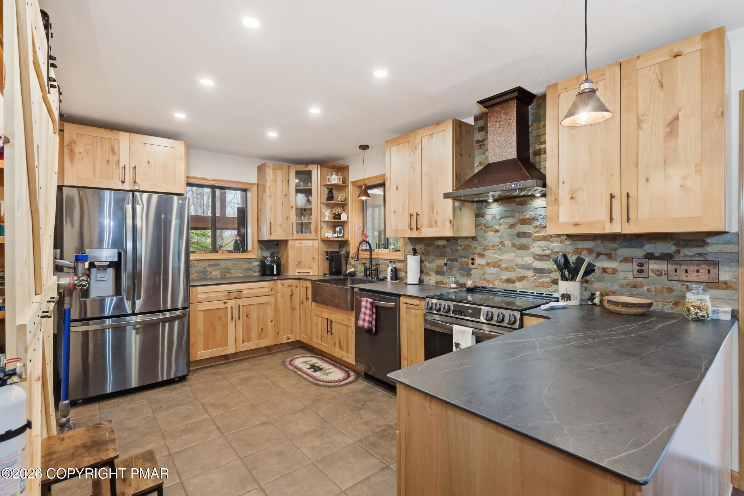 282 Blue Ridge Drive Canadensis, PA 18325 - Photo 15 of 59 Kitchen