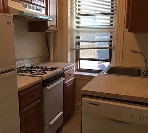$1,800 | 1576 Commonwealth Avenue, Unit 16, Boston, MA 02135