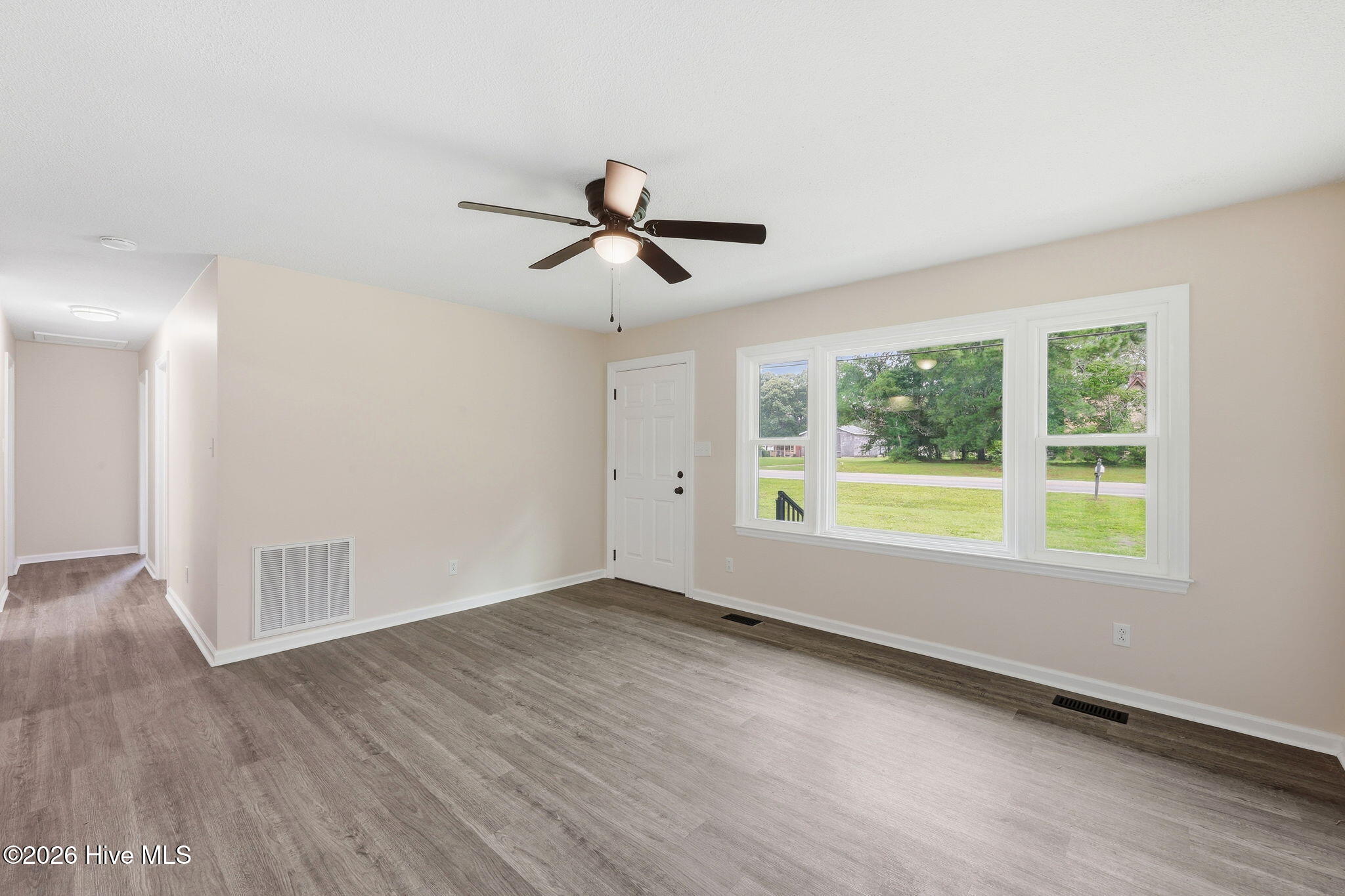 1040 Broad Creek Road New Bern, NC 28560 - Photo 6 of 47 13-web-or-mls-0C0A7737