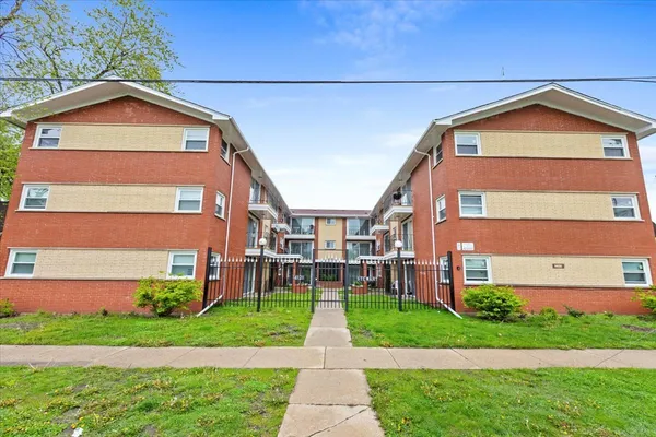 $1,475 | 14121 South Stewart Avenue, Unit 3B, Riverdale, IL 60827