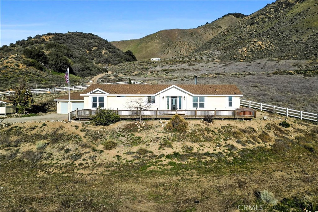 990 Mesa Valley Road Lebec, CA 93243 - Photo 34 of 38 a view of houses with city view