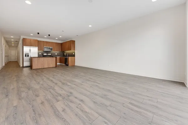 $2,450 | 2824 West Van Buren Street, Unit 201, Chicago, IL 60612