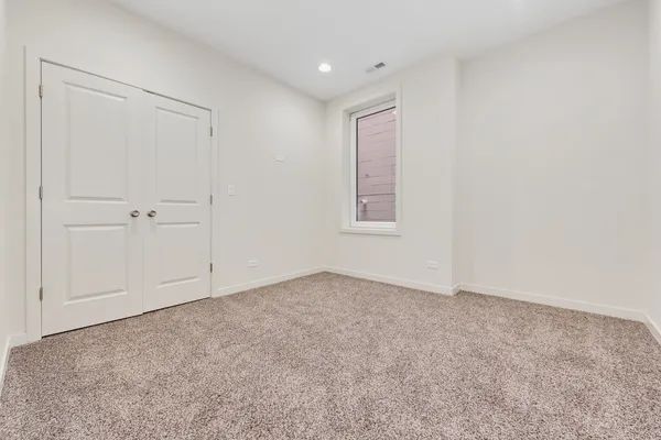 $2,450 | 2824 West Van Buren Street, Unit 201, Chicago, IL 60612