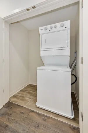 $2,450 | 2824 West Van Buren Street, Unit 201, Chicago, IL 60612
