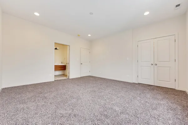 $2,450 | 2824 West Van Buren Street, Unit 201, Chicago, IL 60612