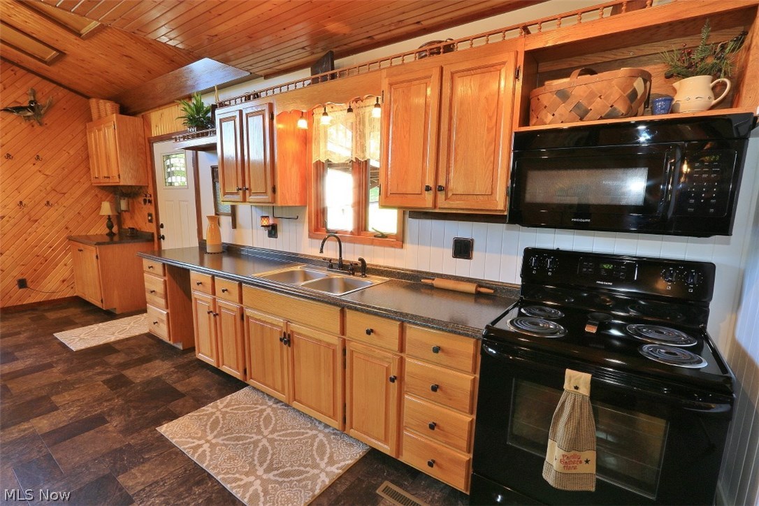 11230 Dutch Hill Road Dresden, OH 43821 - Photo 9 of 33 Gallery Image 9