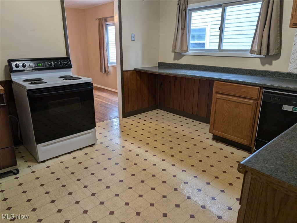 2549 Kendall Road Cleveland, OH 44120 - Photo 7 of 26 1st Floor Kitchen w/stove, refrigerator and dishwasher