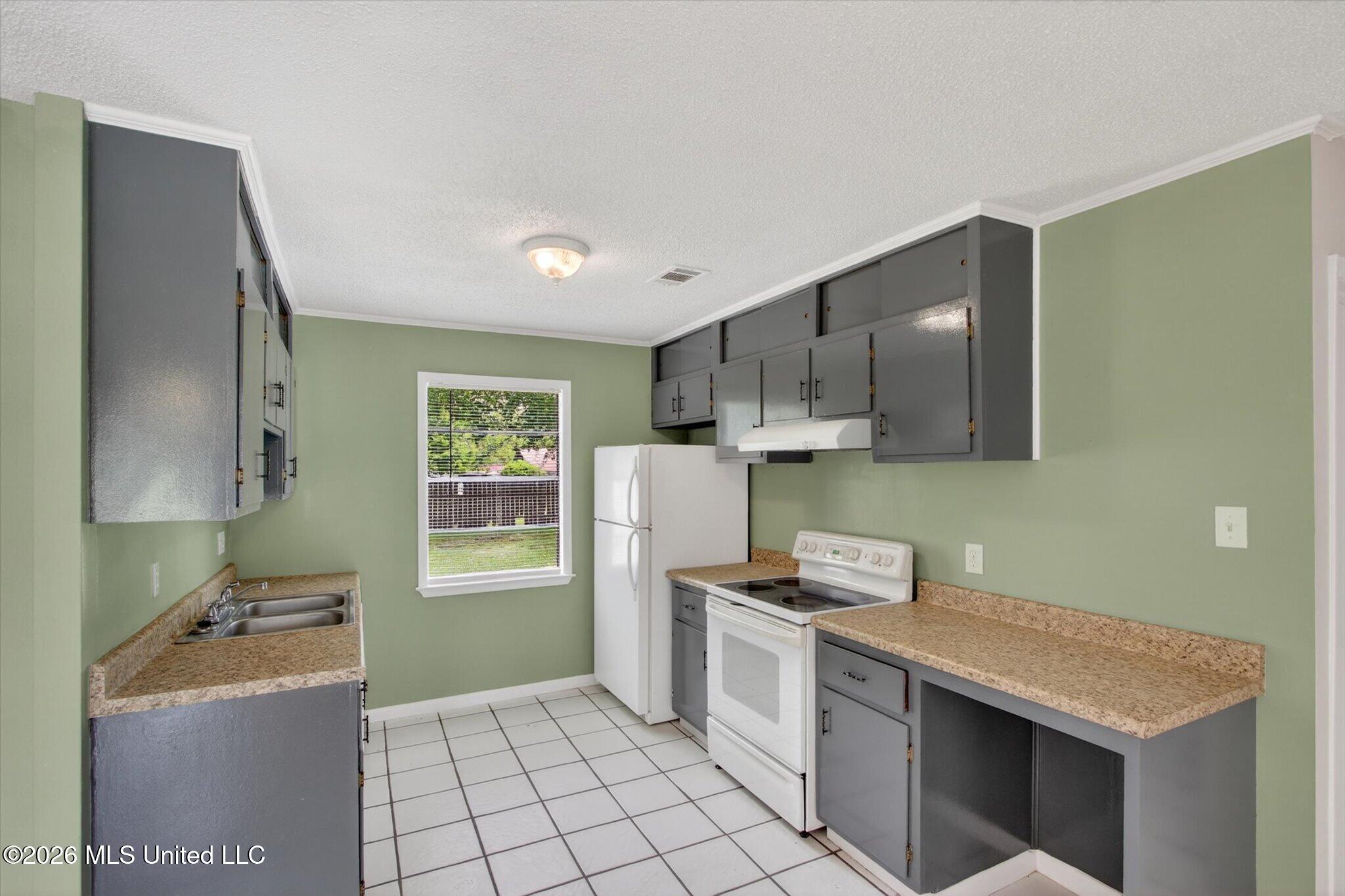 15304 Big Ridge Road Biloxi, MS 39532 - Photo 10 of 36 Kitchen