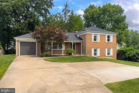 $674,900 | 754 Barbaralynn Place, Herndon, VA 20170
