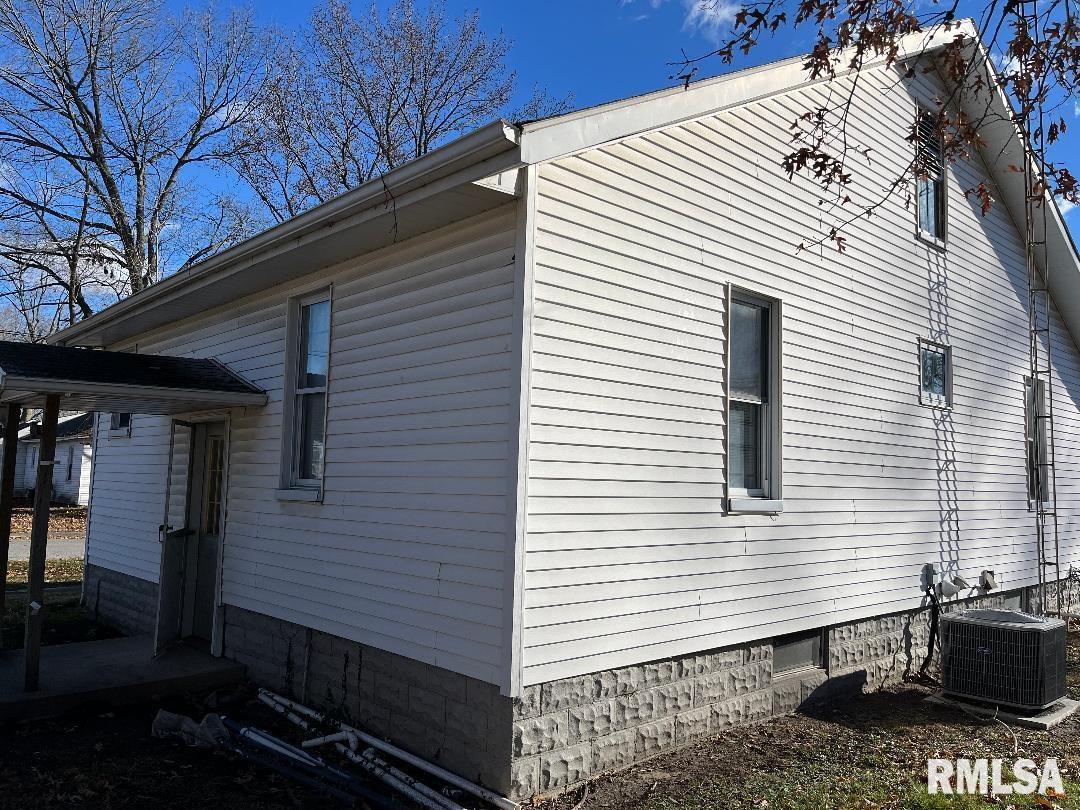 113 Martin Street Benton, IL 62812 - Photo 4 of 31