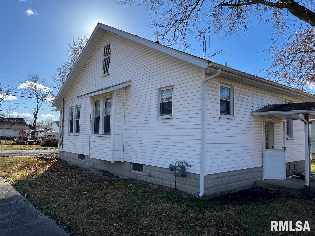 113 Martin Street Benton, IL 62812 - Photo 5 of 31