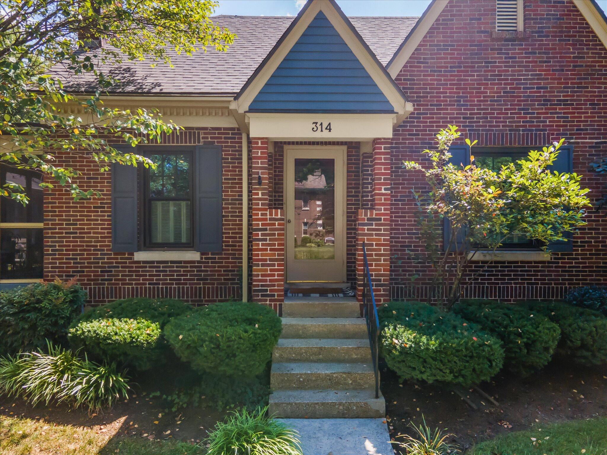 314 Dudley Road Lexington, KY 40502 - Photo 2 of 33 03-DJI_0079
