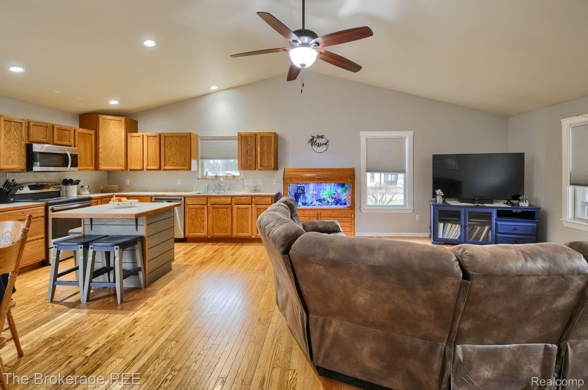 7459 East Coldwater Road Davison, MI 48423 - Photo 18 of 36 SD3_3264-HDR(5).jpg