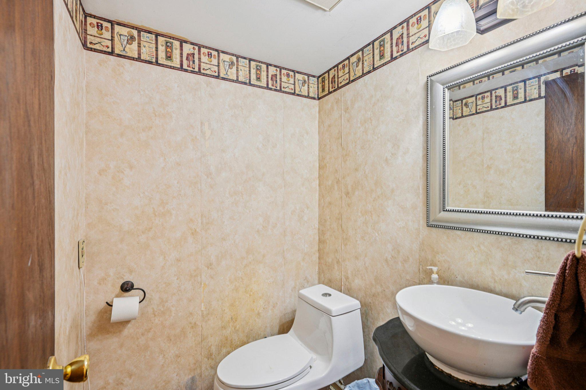 13 Tarnsfield Road Westampton, NJ 08060 - Photo 20 of 44 a bathroom with a toilet a sink and a shower