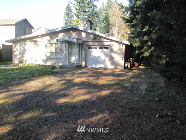 2719 Gibson Road Everett, WA 98204 - Photo 2 of 11