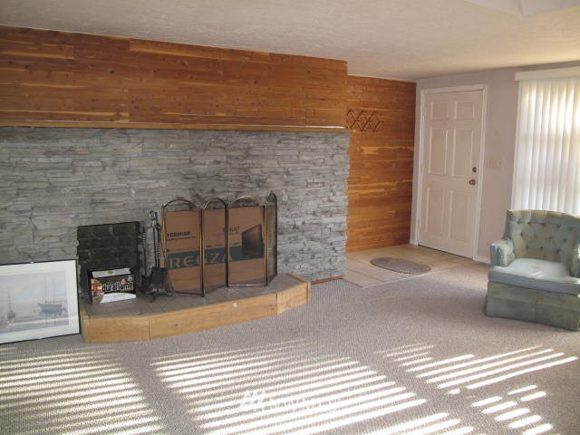2719 Gibson Road Everett, WA 98204 - Photo 3 of 11