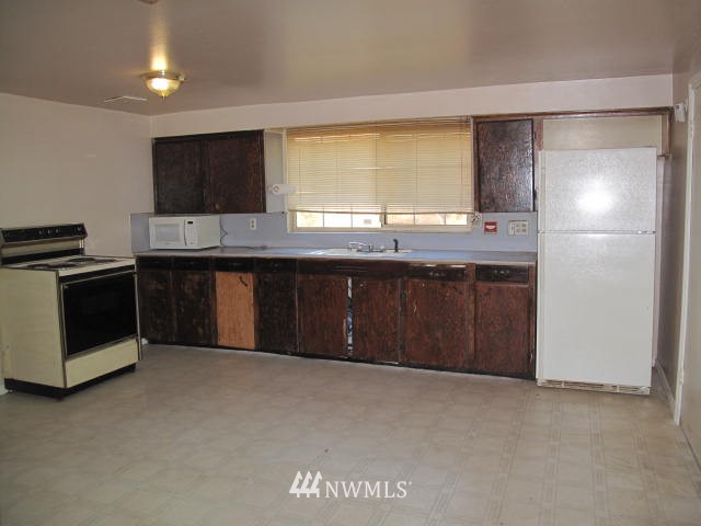 2719 Gibson Road Everett, WA 98204 - Photo 4 of 11