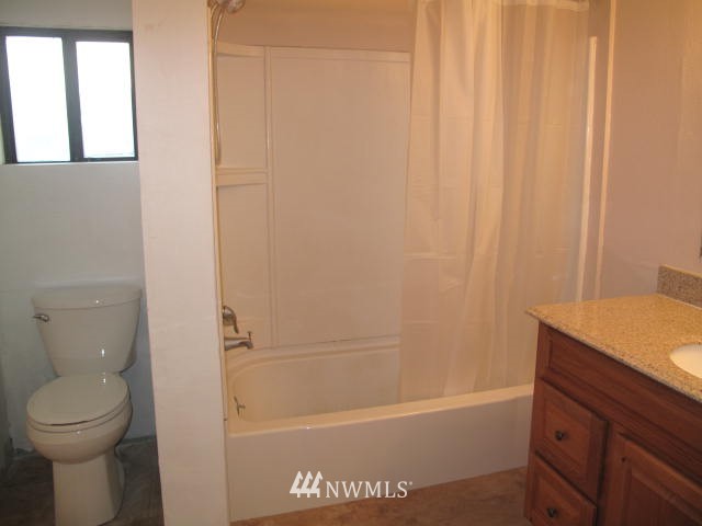2719 Gibson Road Everett, WA 98204 - Photo 6 of 11