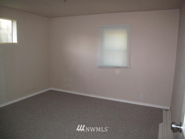 2719 Gibson Road Everett, WA 98204 - Photo 7 of 11