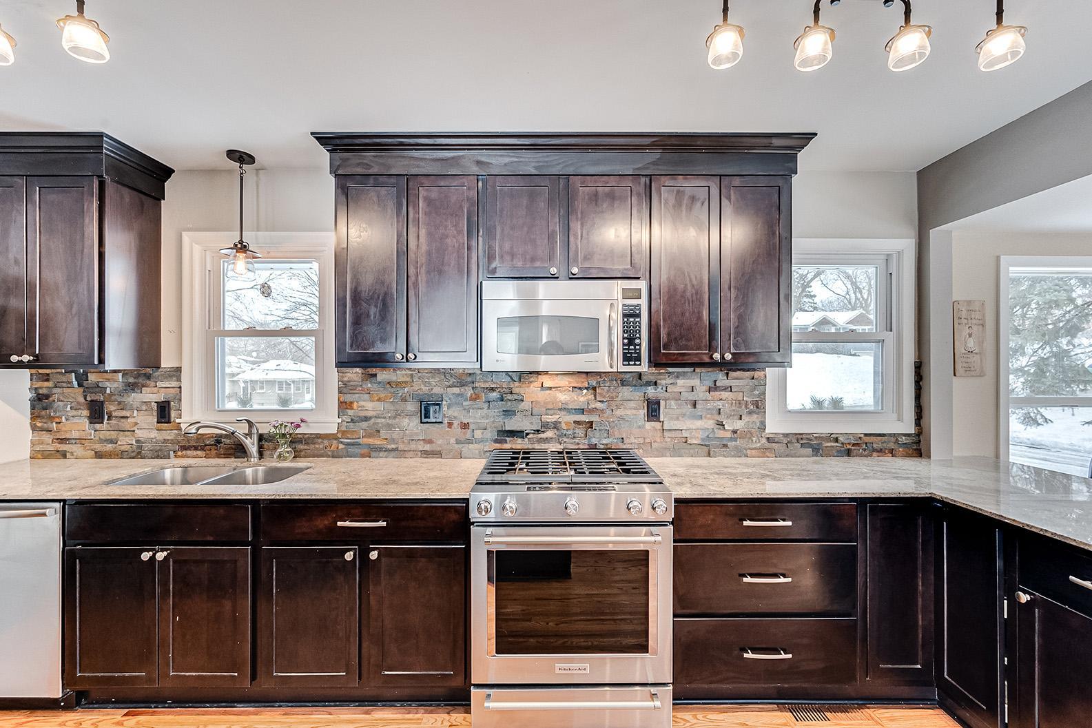 5406 Holiday Road Minnetonka, MN 55345 - Photo 9 of 29 Gallery Image 9