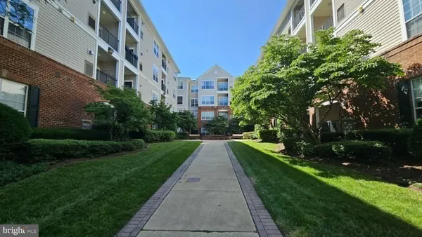 $274,900 | 4862 Eisenhower Avenue, Unit 158, Alexandria, VA 22304