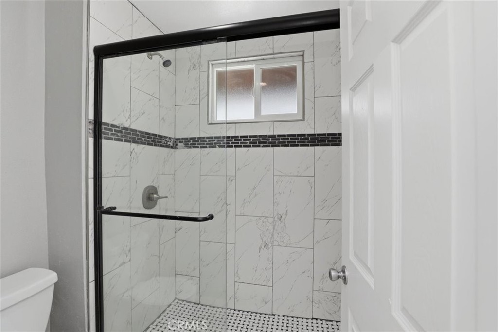 15745 Saddleback Road Riverside, CA 92506 - Photo 31 of 44 Primary Bedroom Suite Bathroom