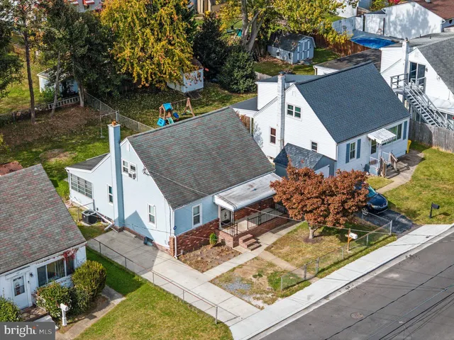 front view of house with a yard