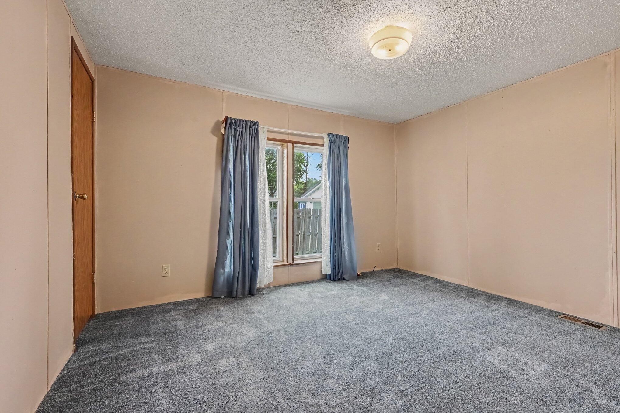511 North Erie Street Three Rivers, MI 49093 - Photo 14 of 27 014_file_9744