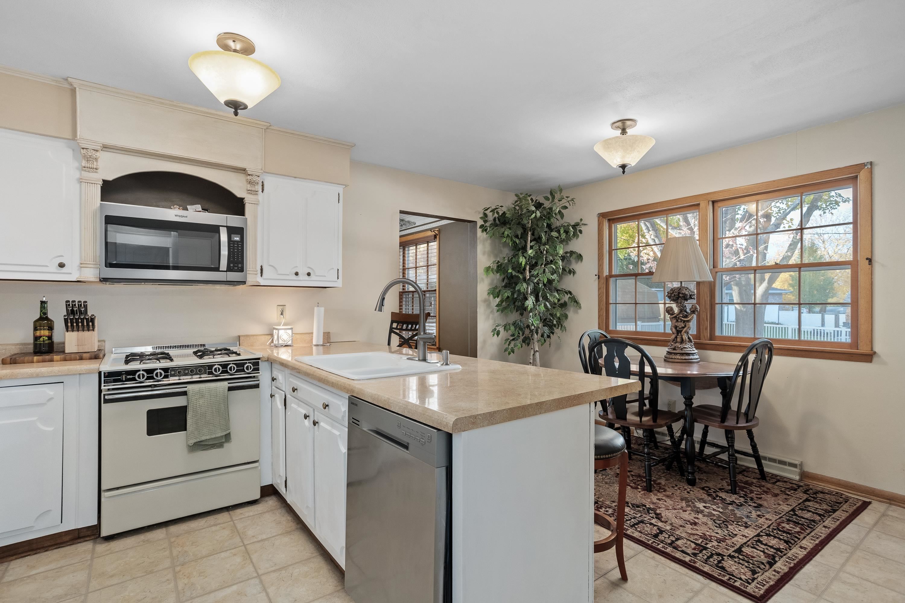 2334 Elizabeth Street Janesville, WI 53548 - Photo 11 of 36