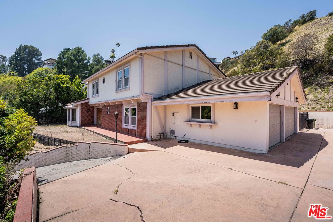 1181 Somera Road Los Angeles, CA 90077 - Photo 36 of 40 a front view of a house with a yard
