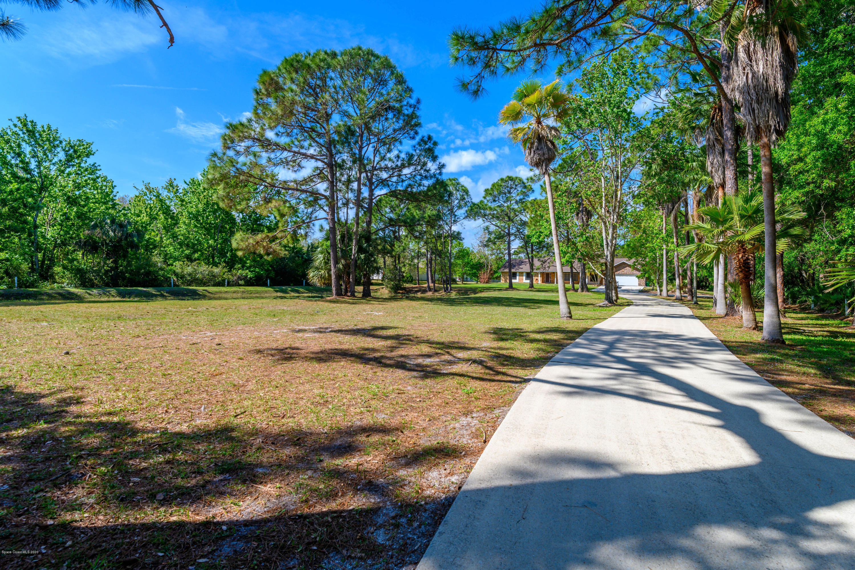 1760 Cox Road Cocoa, FL 32926 - Photo 4 of 35 Driveway