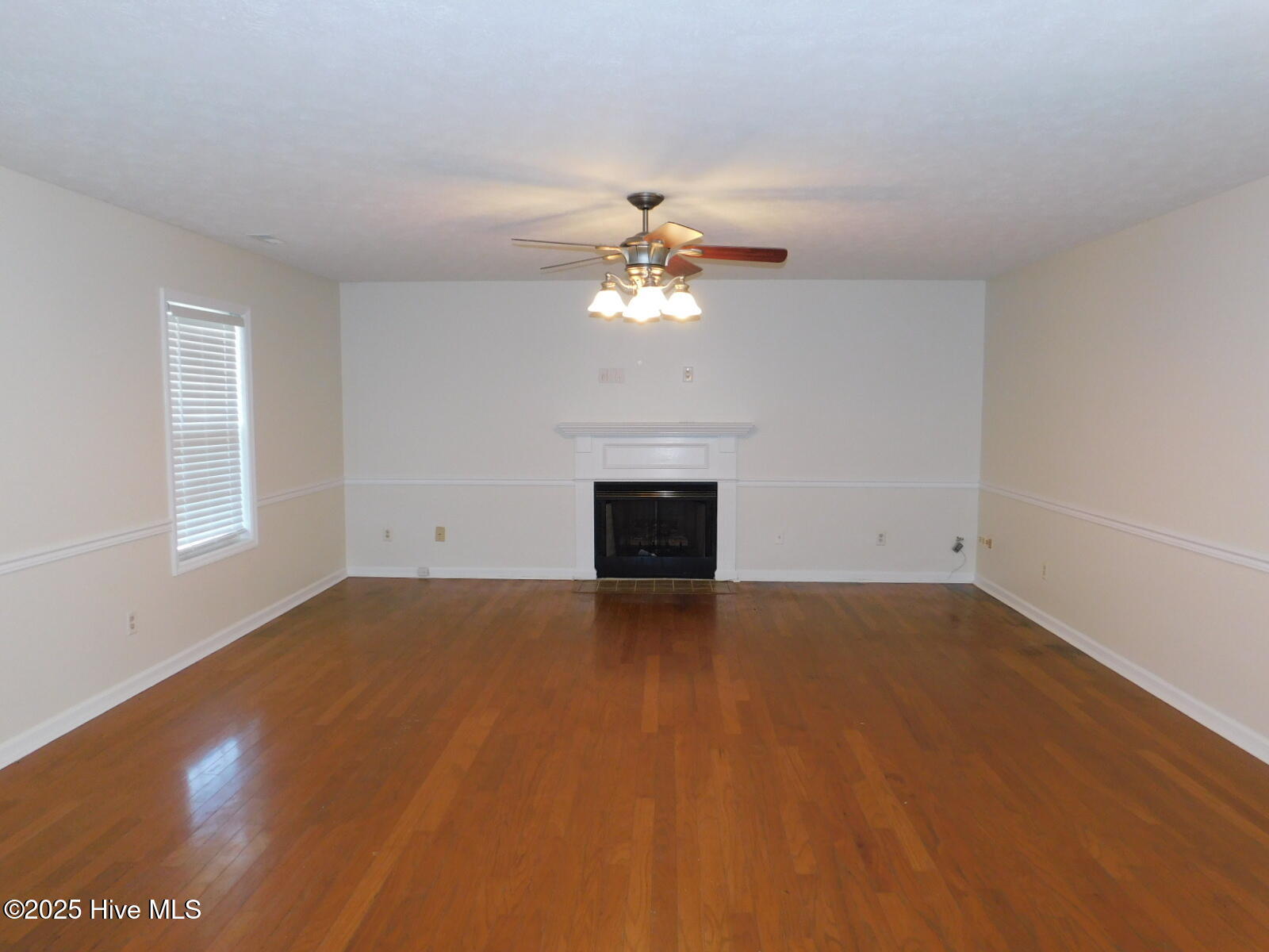 1005 Locust Court Havelock, NC 28532 - Photo 3 of 29 DSCN5925