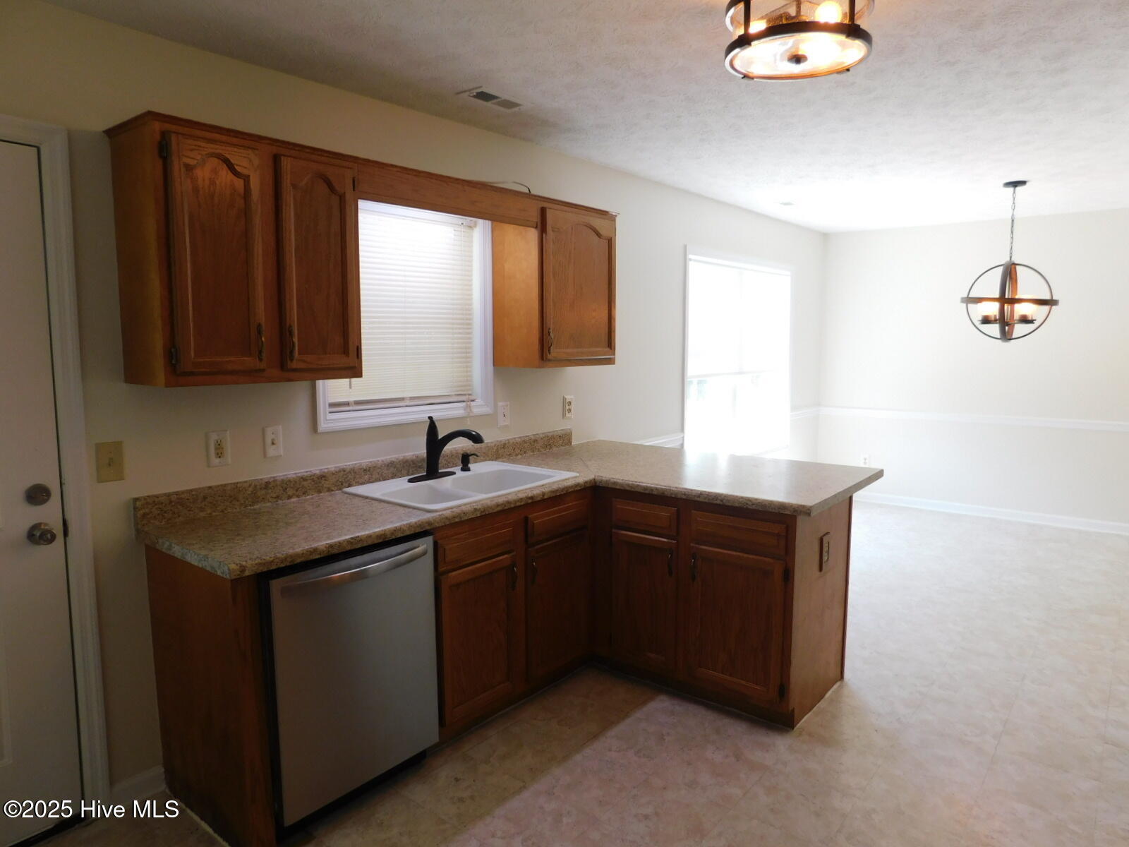 1005 Locust Court Havelock, NC 28532 - Photo 10 of 29 DSCN5949