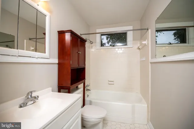 $2,400 | 839 Clifton Avenue, Arnold, MD 21012