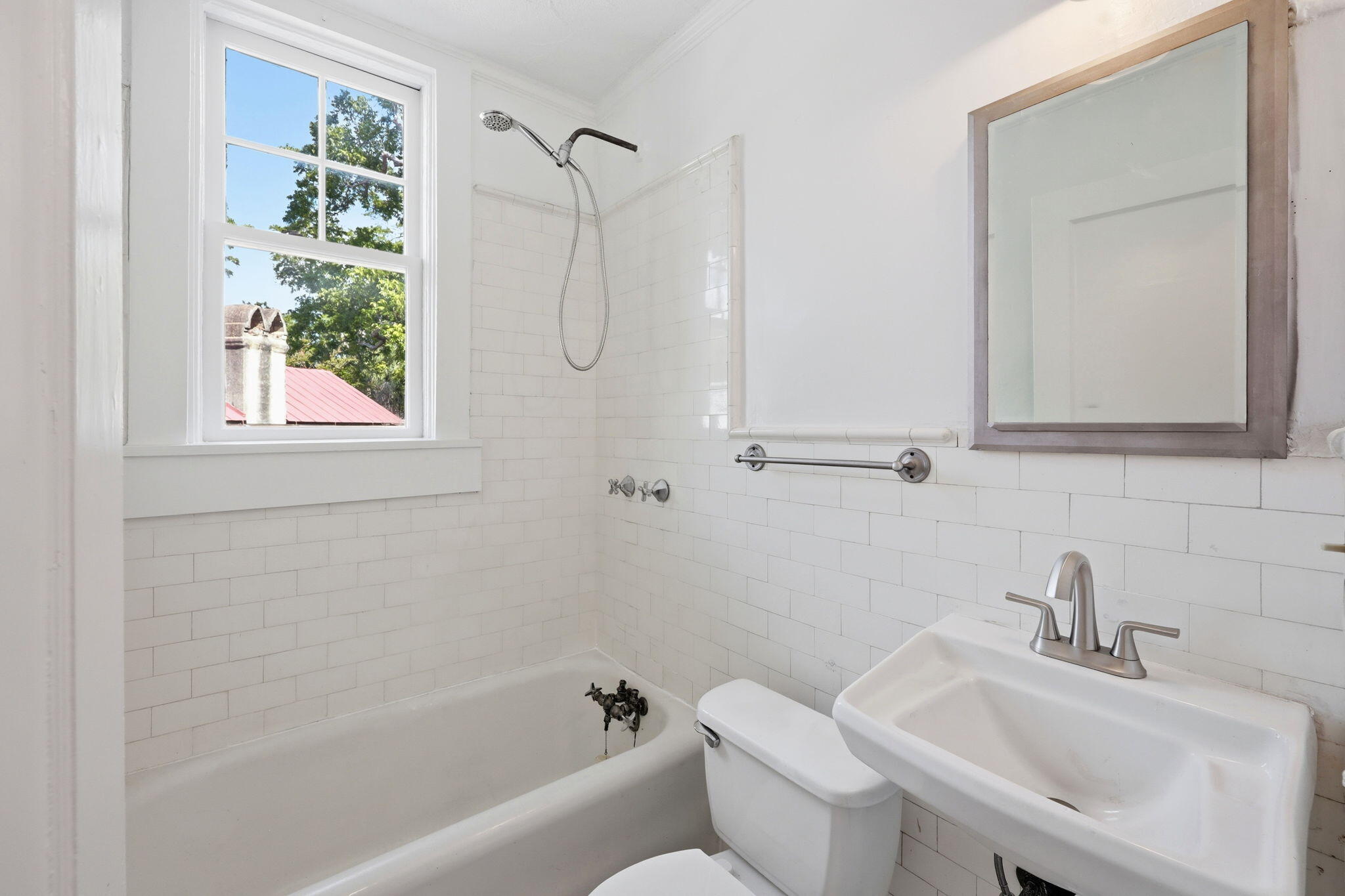 63 Rutledge Avenue, Unit 26 Charleston, SC 29401 - Photo 19 of 33 Bath