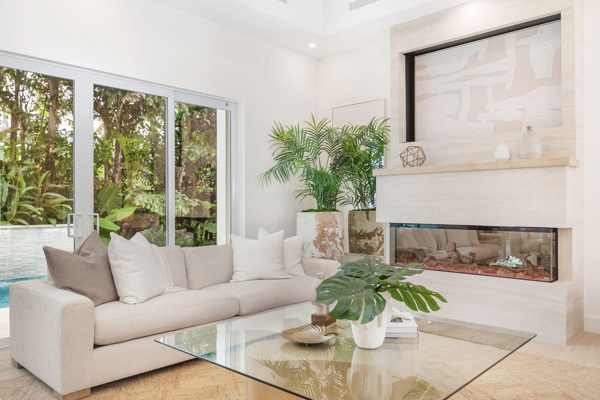369 Avila Road West Palm Beach, FL 33405 - Photo 15 of 58 Living Room